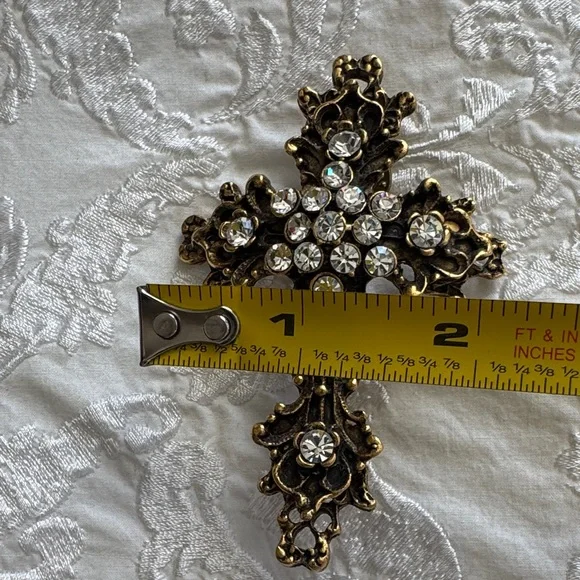 Vintage Style Gold and Diamond Cross Pendant - Picture 8 of 8